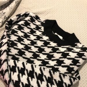 Brand new houndstooth print sweater